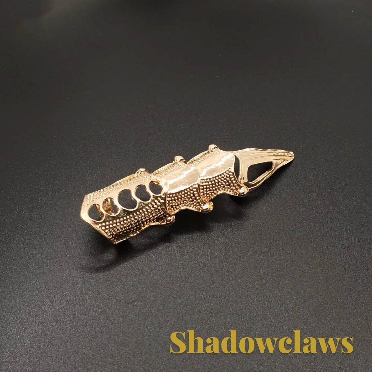 Gr8est Shadowclaws gold-tone zinc alloy steampunk claw ring with textured geometric details on a black background